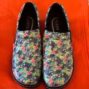 Size 11 floral Klogs